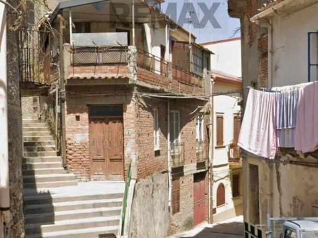 Casa indipendente in vendita a Gualtieri Sicaminò via Misericordia, 2