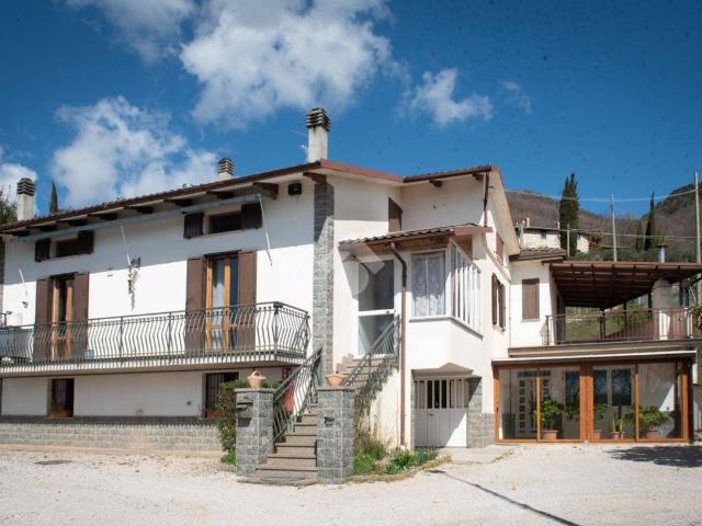 Casa indipendente in vendita a Gubbio PG