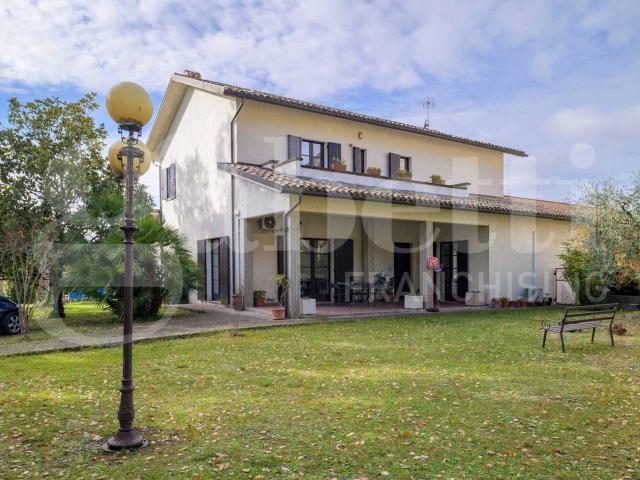 Casa indipendente in vendita a Gubbio