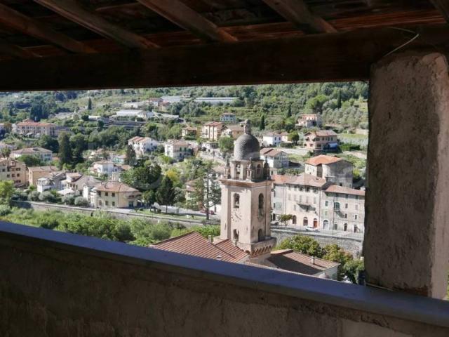 Casa indipendente in vendita a Dolceacqua via Cima