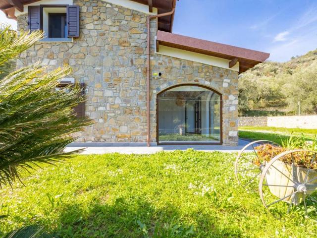 Casa indipendente in vendita a Dolceacqua IM