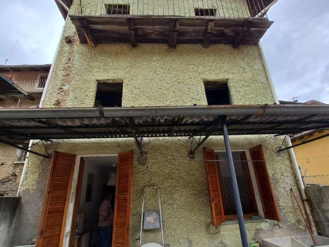 Casa indipendente in vendita a Dongo CO