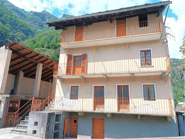 Casa indipendente in vendita a Donnas AO