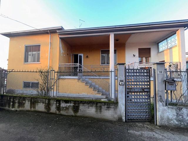 Casa indipendente in vendita a Dorno