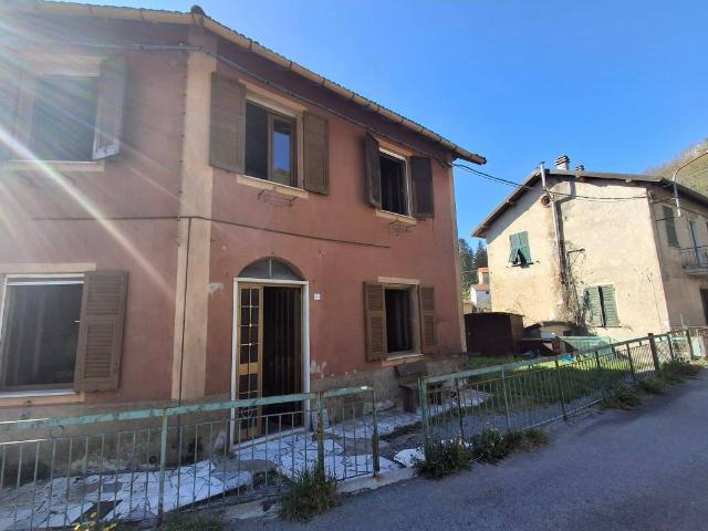 Casa indipendente in vendita a Davagna GE