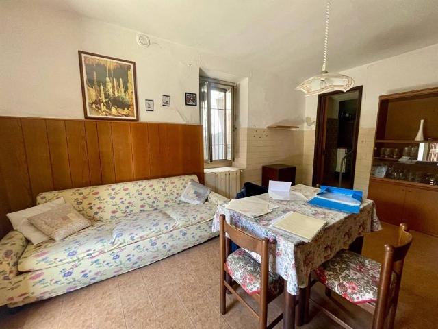 Casa indipendente in vendita a Daverio VA