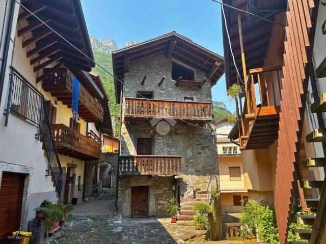 Casa indipendente in vendita a Darfo Boario Terme BS