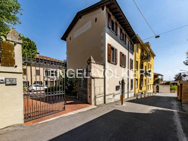 Casa indipendente in vendita a Desenzano del Garda, Desenzano del Garda