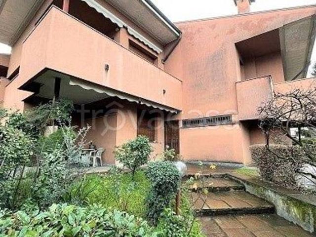 Casa indipendente in vendita a Desio