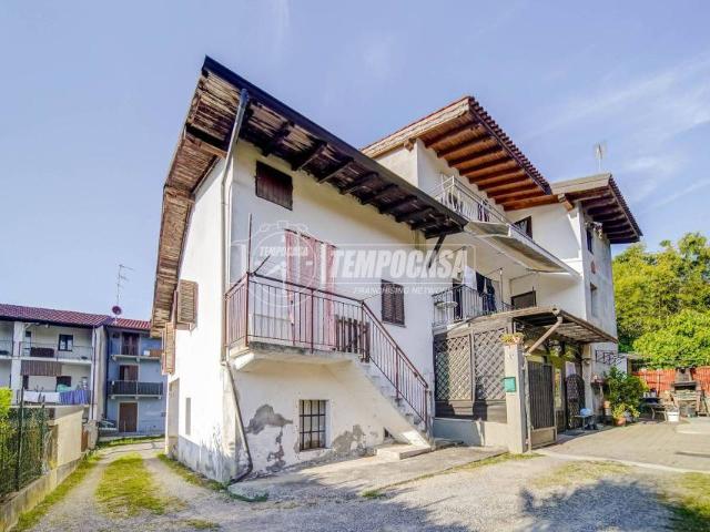 Casa indipendente in vendita a Divignano via Mora e Gibin