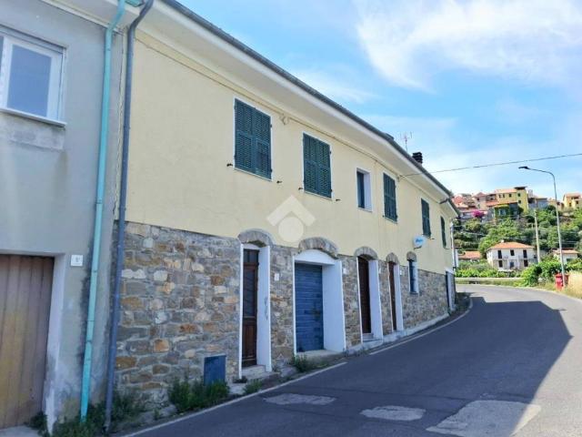 Casa indipendente in vendita a Diano Arentino IM