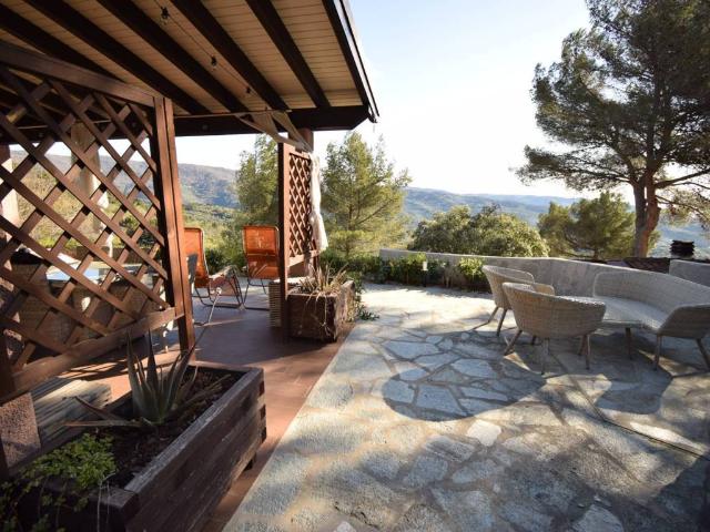 Casa indipendente in vendita a Diano Arentino IM