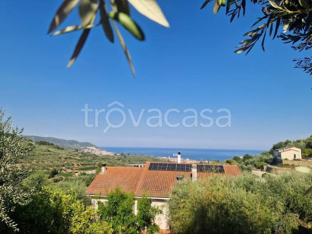 Casa indipendente in vendita a Diano Marina via Vittorio Roggero