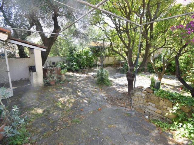Casa indipendente in vendita a Diano San Pietro via Garibaldi, 8