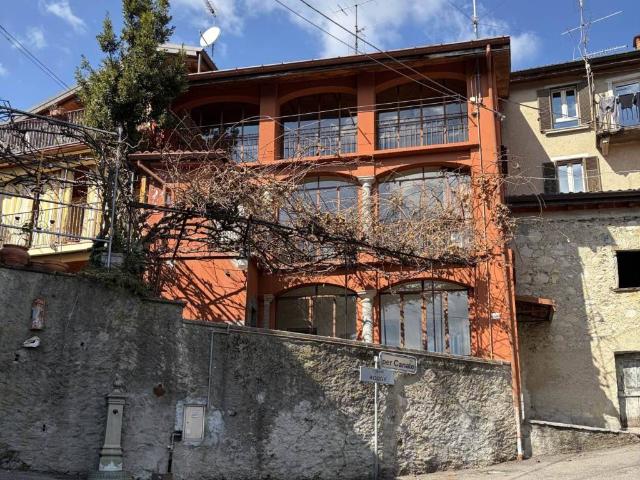 Casa indipendente in vendita a Duno VA