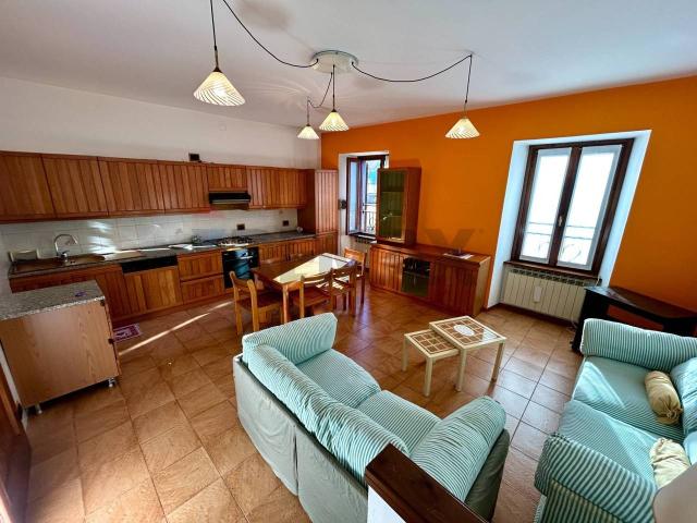 Casa indipendente in vendita a Endine Gaiano