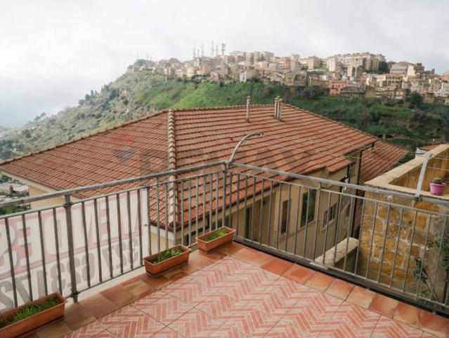 Casa Indipendente in vendita a Enna