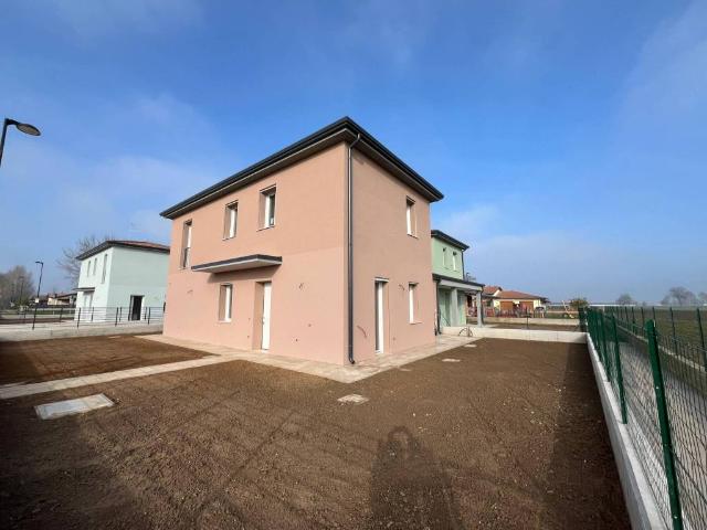 Casa indipendente in vendita a Erbè VR