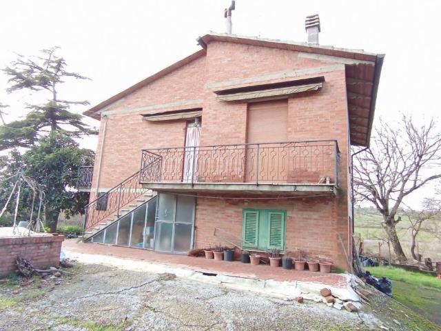 Casa indipendente in vendita a Foiano della Chiana AR