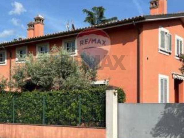 Casa indipendente in vendita a Foligno