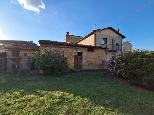 Casa indipendente in vendita a Foligno PG