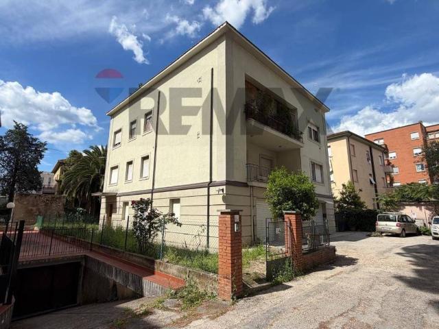 Casa indipendente in vendita a Foligno PG