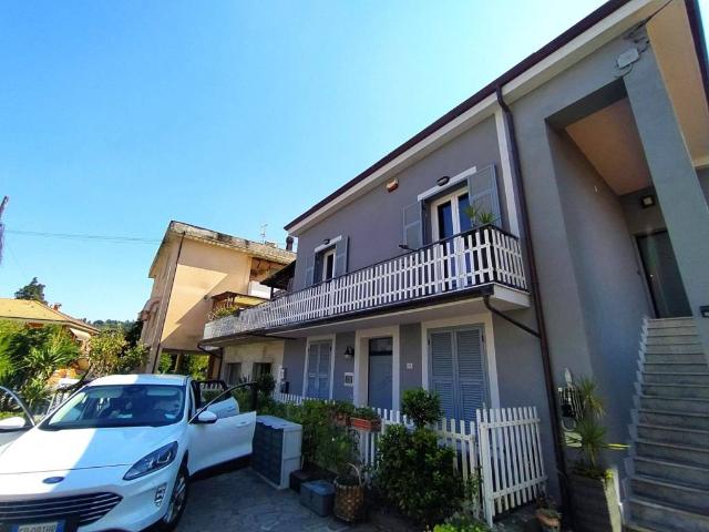 Casa indipendente in vendita a Follo SP