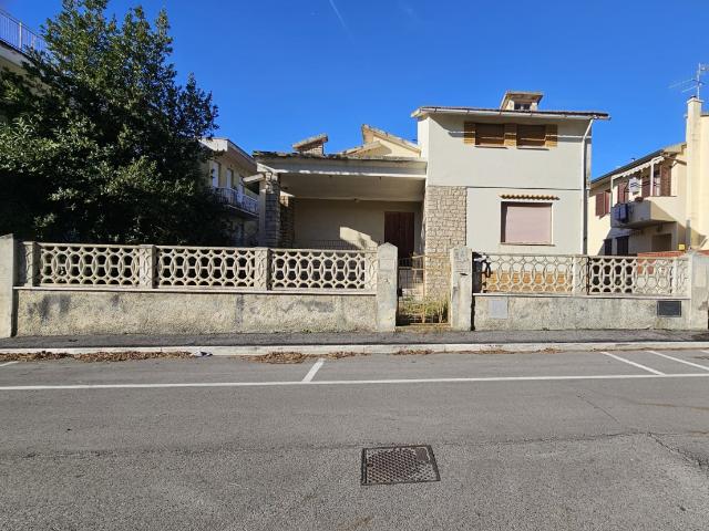 CASA INDIPENDENTE in VENDITA a FOLLONICA PRATORANIERI di 5 vani