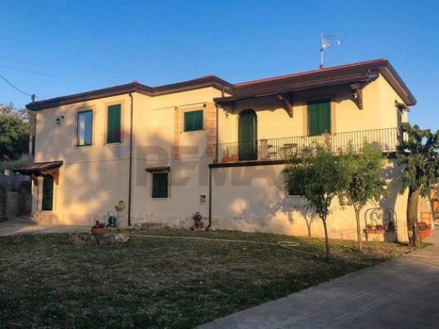 Casa indipendente in vendita a Fontanarosa AV