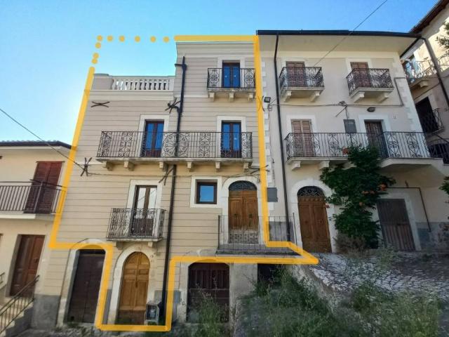 Casa indipendente in vendita a Fontecchio AQ