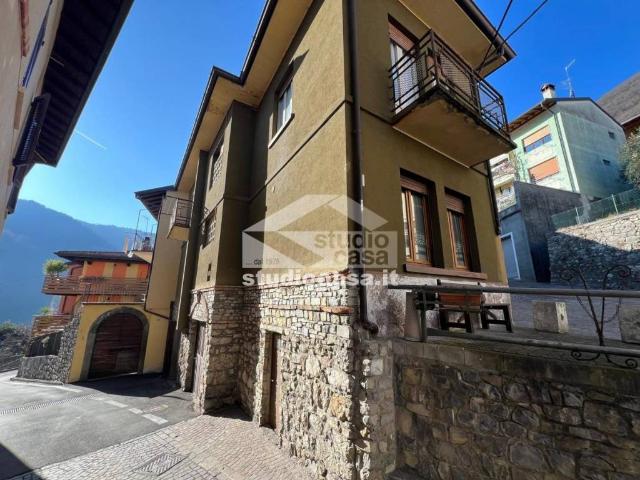 Casa indipendente in vendita a Fonteno BG