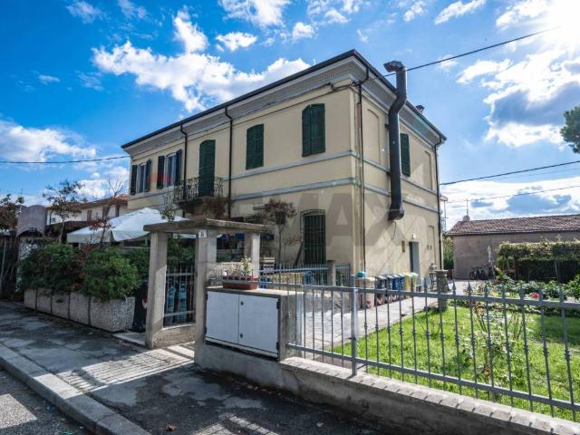 Casa indipendente in vendita a Forlì FC