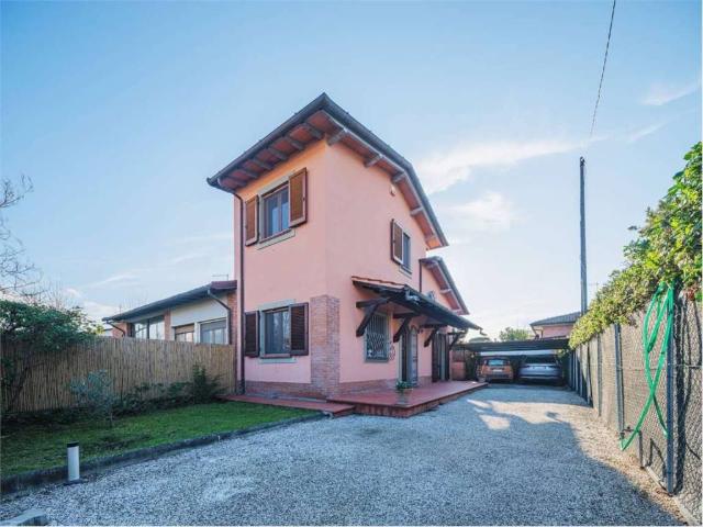 Casa indipendente in vendita a Forte dei Marmi LU