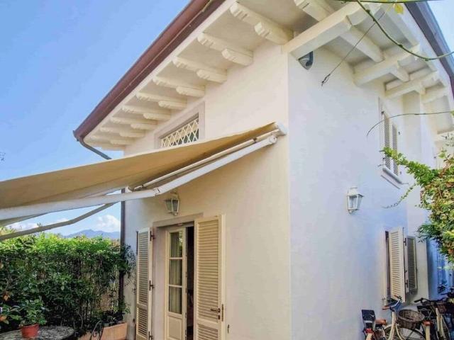 Casa indipendente in vendita a Forte dei Marmi LU