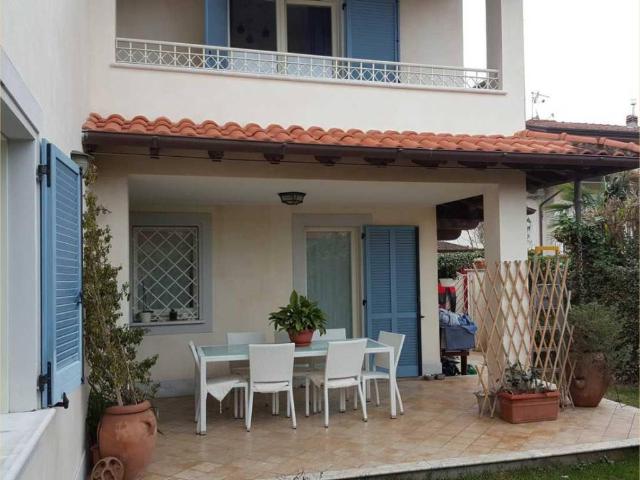 Casa indipendente in vendita a Forte dei Marmi LU