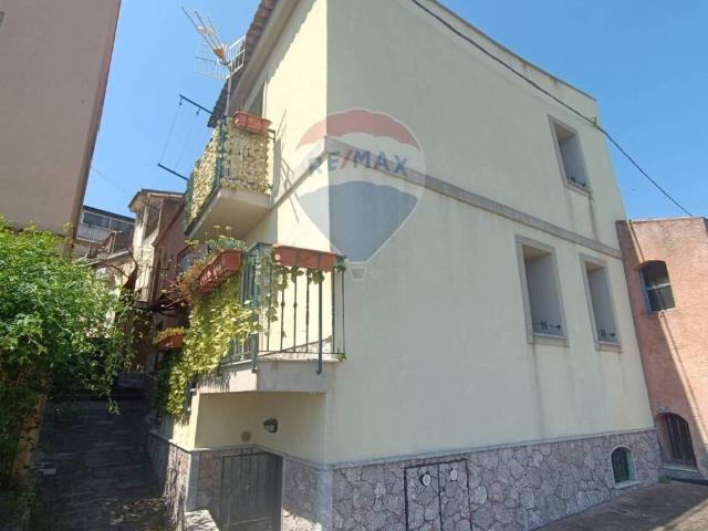 Casa indipendente in vendita a Forza d'Agrò ME