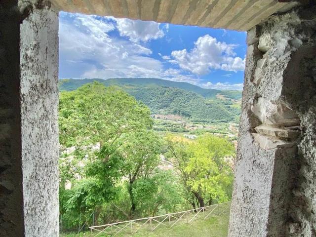 Casa indipendente in vendita a Fossombrone PU