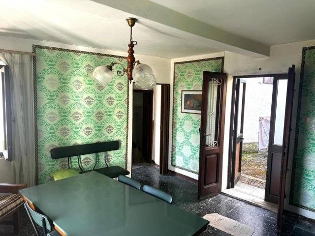 Casa indipendente in vendita a Fabbriche di Vergemoli LU