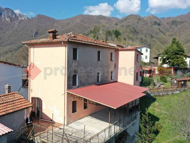 Casa indipendente in vendita a Fabbriche di Vergemoli LU