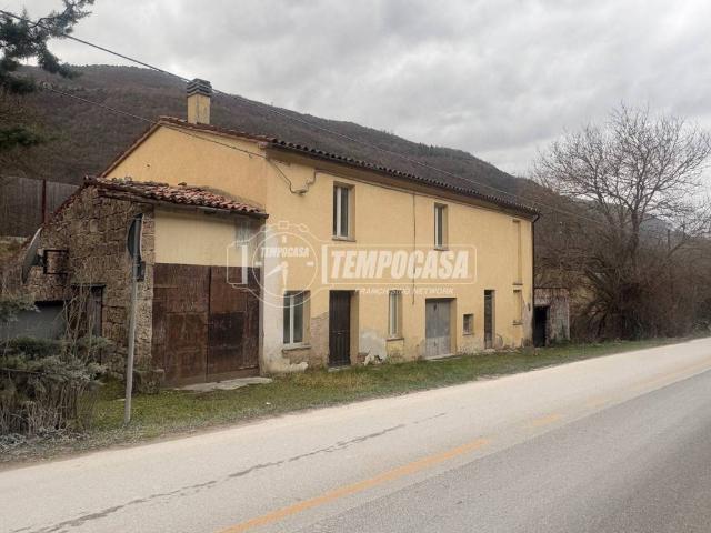 Casa indipendente in vendita a Fabriano AN