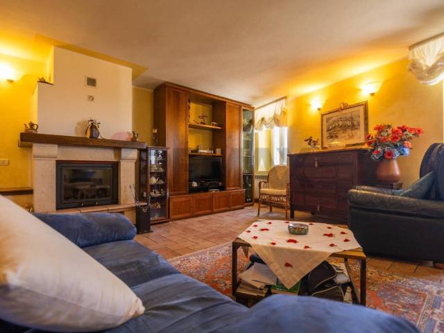 Casa indipendente in vendita a Fabriano AN