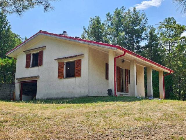 Casa indipendente in vendita a Fabriano AN