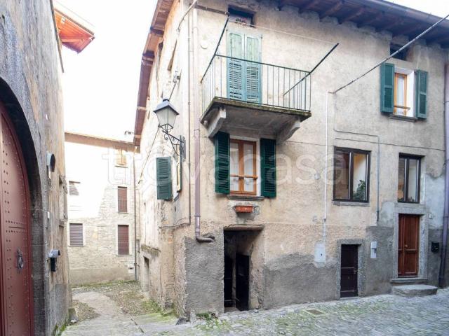 Casa indipendente in vendita a Faggeto Lario via Umberto I, Molina