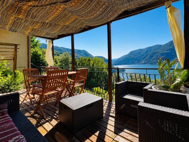 Casa indipendente in vendita a Faggeto Lario CO