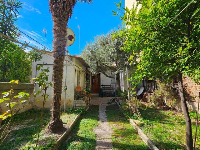 Casa indipendente in vendita a Falconara Marittima AN