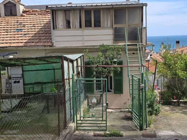 Casa indipendente in vendita a Falconara Marittima AN