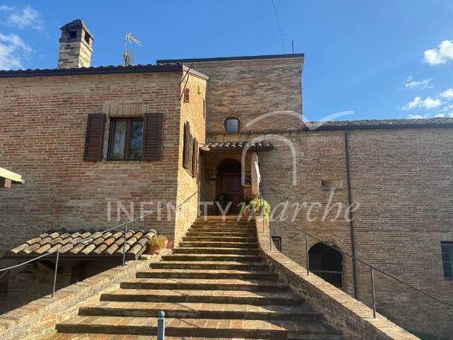 Casa indipendente in vendita a Falerone FM