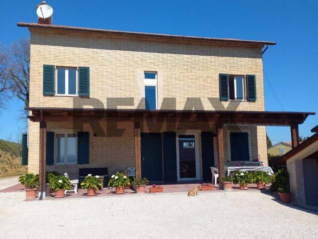 Casa indipendente in vendita a Falerone FM