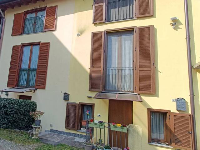 Casa indipendente in vendita a Faloppio CO
