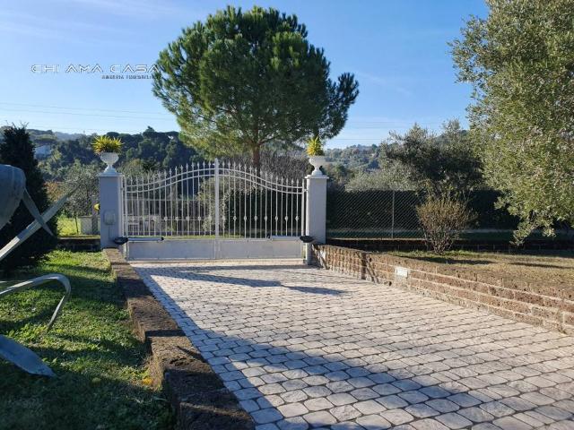 Casa indipendente in vendita a Fano PU
